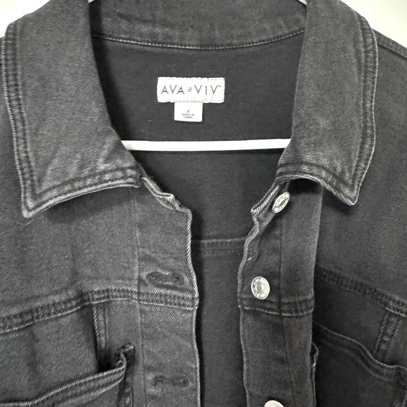 Ava & Viv Black Cropped Jean Jacket with Distressed Hem - Picture 4 of 4